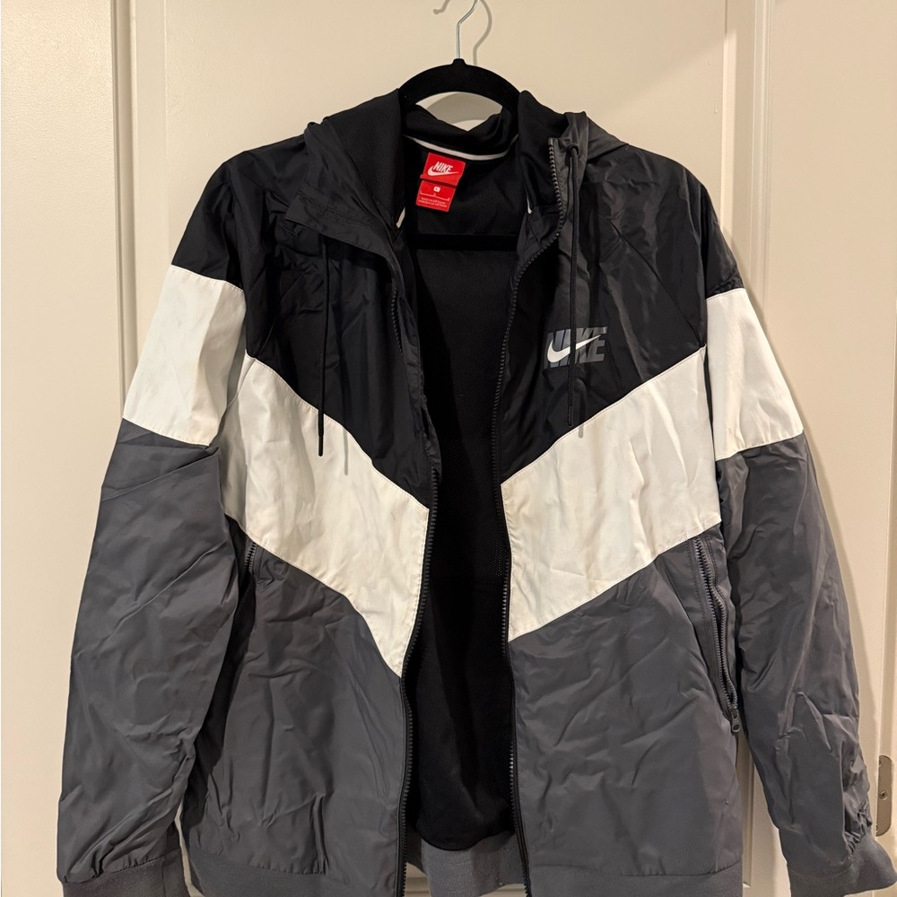 Nike Men's Black, White, and Gray Windbreaker Jacket